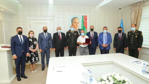 “Qarabağ” ordeni Şəhidin atasına təqdim edildi