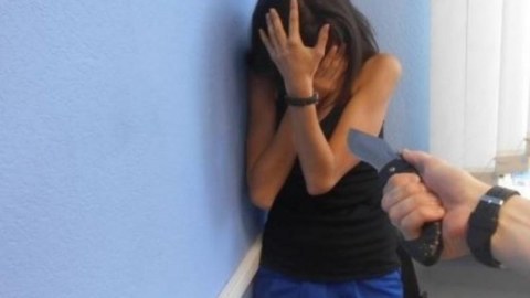 Şamaxıda ər arvadını BIÇAQLADI