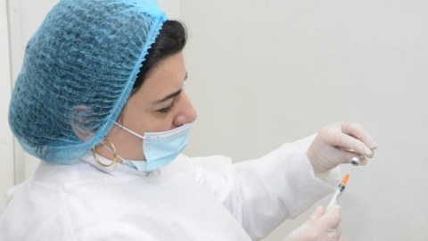 Vaksinin 3-cü dozasını hansı deputat vurduracaq? - Özlərindən cavab