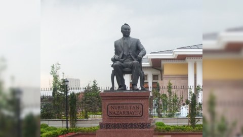 Nazarbayevə abidə ucaldıldı