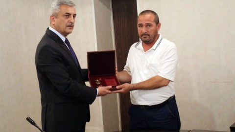 Şəhidin təltif olunduğu "Qarabağ" ordeni ailəsinə verildi