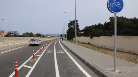 Velosiped yolu üzərində avtomobili park edənlərə XƏBƏRDARLIQ