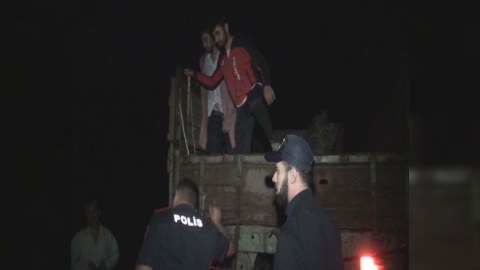 Polis Zaqatalada çayda köməksiz qalan azyaşlıları xilas etdi - FOTO