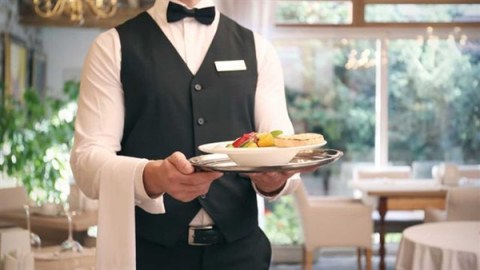 “Arvadı ilə gələnə bir qiymət, məşuqəsi ilə gələnə başqa...” - Jurnalist restoranlardan ŞİKAYƏTLƏNDİ