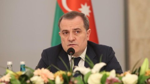 Ceyhun Bayramov diplomatları təbrik etdi