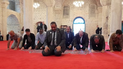 Diplomatlar Yuxarı Gövhər Ağa məscidində namaz qıldılar