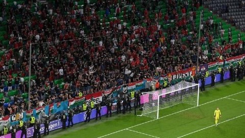 UEFA-dan Macarıstana sərt cəza