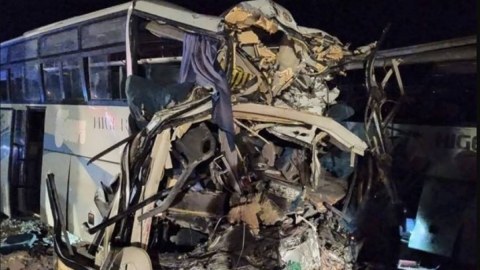 Turist avtobusu yük maşını ilə toqquşdu - 18 nəfər öldü