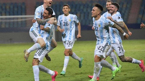 Argentina Braziliyanı məğlub etdi - Messi millidə ilk titulunu qazandı