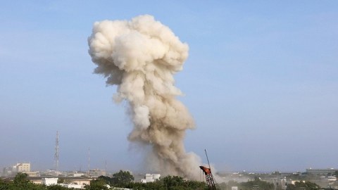 Somali çalxalandı: prezident sarayına mərmi düşdü