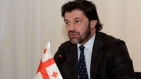 Tbilisinin meri Bakıya gəlir