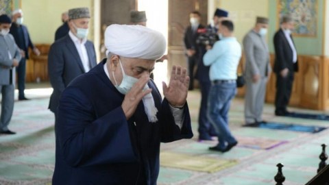 Məscidlərdə bayram namazı necə qılınacaq? - QMİ-dən açıqlama