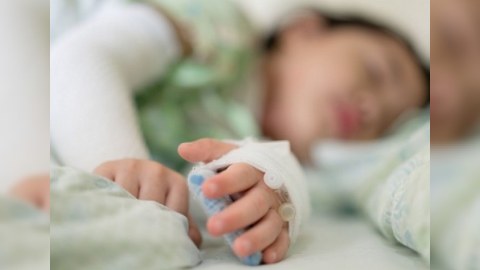 Gürcüstanda COVID-19-a yoluxmuş 300-ə yaxın uşaq xəstəxanaya yerləşdirildi