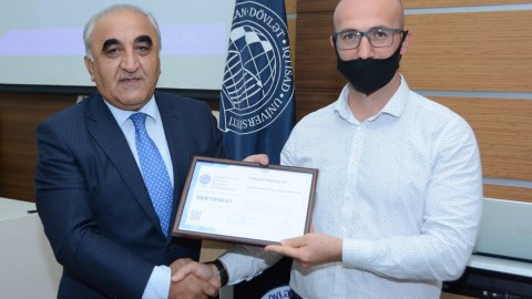 UNEC-də məzunlara sertifikatlar verilib - FOTOLAR