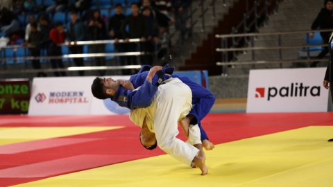 Cüdoçumuz erməni rəqibini ipponla məğlub etdi 