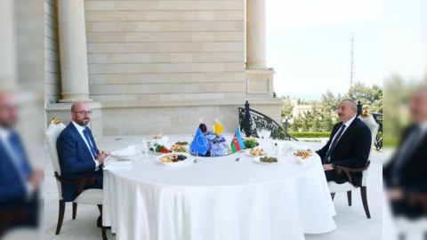 Əliyev və Mişel işçi nahar etdilər - FOTO