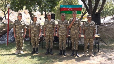 Orduda qazilərlə əsgərlərin görüşü keçirilib - FOTO