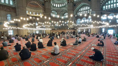 Bayram namazı qılındı