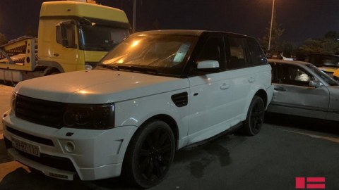 Bakıda “Jeep” 4 avtomobilə çırpılaraq aşıb - FOTO