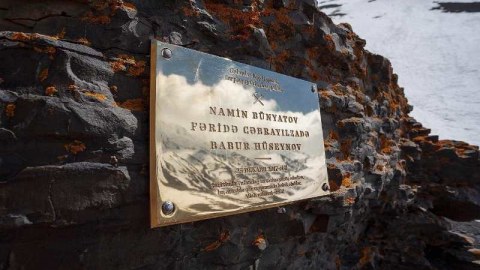 Tufandağda alpinistlərin xatirəsinə qoyulan bürünc lövhə OĞURLANDI