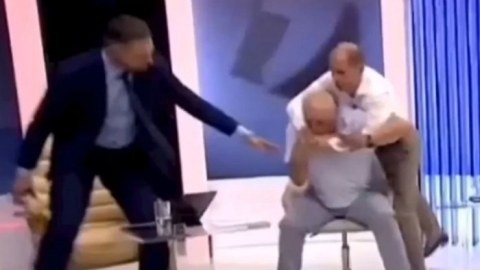 Canlı yayımda DAVA: Sabiq nazir müavini döyüldü - VİDEO