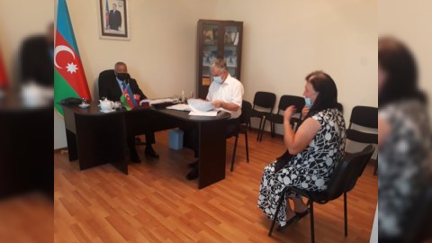 Vahid Əhmədov seçicilərilə görüşüb, bayram sovqatı paylayıb
