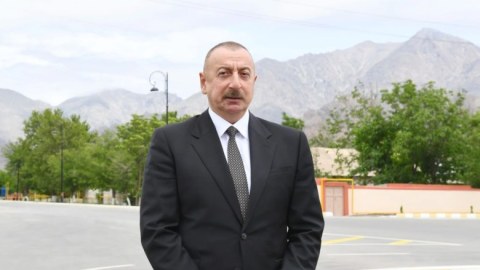 İlham Əliyev Naftalandadır...