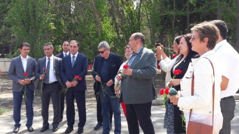 Fransalı deputatlar Gəncədə erməni terroru ilə tanış oldular  