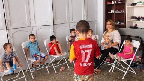 6 uşaq sığınacaq və körpələr evinə yerləşdirildi