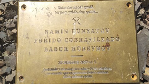 Alpinistlərin xatirə lövhəsi tapıldı - Oğurlandığı deyilirdi...