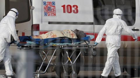 Rusiyada virusdan ölənlərin sayı 153 mini ötdü  