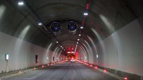 Balkanlarda ən uzun tunelin inşasına başlanıldı