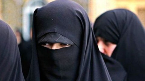 İŞİD terrorçuları sərhəddə qadın paltarında tutuldu