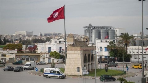 Tunisdə bu saatlarda ölkə daxilində hərəkətə qadağa qoyuldu