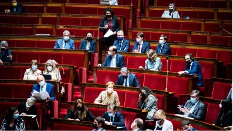 Fransada bu qanunun müzakirəsi 60 saat çəkdi