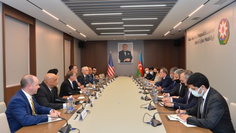 Ceyhun Bayramov amerikalı qubernatorla görüşdü
