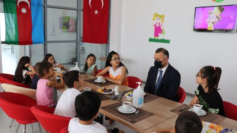 Nazir əvəzi şəhid övladları ilə görüşdü - FOTO