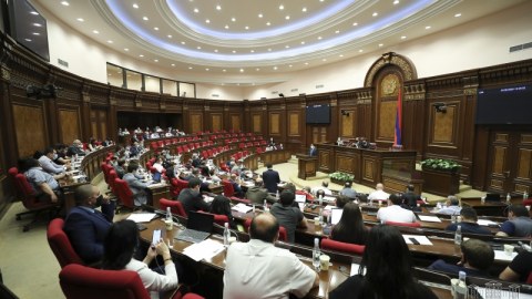 Jurnalistlərin deputatlara dəhlizdə yaxınlaşması QADAĞAN OLUNACAQ