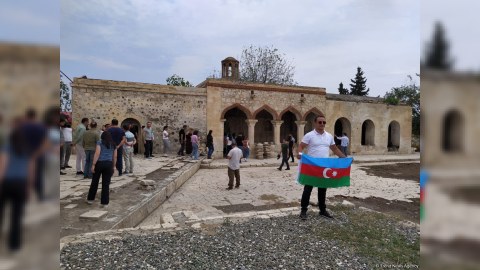 Xaricdə təhsil almış məzunlar Ağdama gediblər