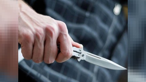 Şəmkir sakini qolundan bıçaq xəsarəti aldı