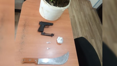 Üzərindən heroin, evindən isə silah tapıldı - FOTO