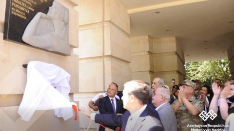 Amaliya Pənahovanın barelyefi qoyuldu