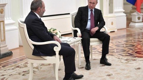 Putin Paşinyanı belə təbrik etdi