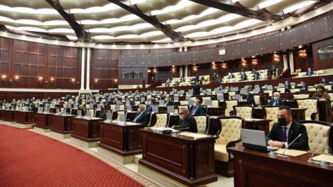 Milli Məclisin növbədənkənar iclası BAŞLADI