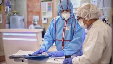 İranda koronavirusa yoluxma sayı 4 milyonu keçdi  
