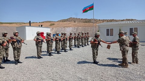 Müdafiə naziri ordunun döyüş hazırlığını yoxladı