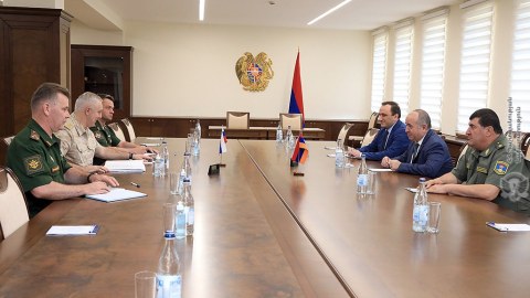 Ermənistan müdafiə naziri Rüstəm Muradovla GÖRÜŞÜB