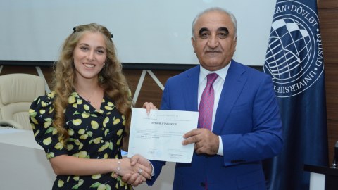 UNEC-in məzunlarına diplomlar təqdim edilib