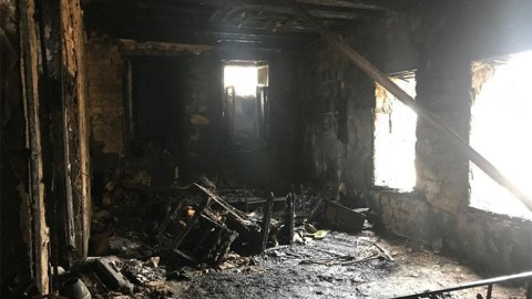 Bakıda ev yandı