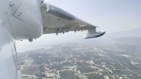 Amfibiya təyyarəmiz yanğın ocaqlarını belə məhv edir - VİDEO